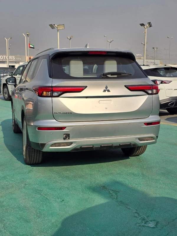 Mitsubishi Outlander H-LINE 2.5L 2026