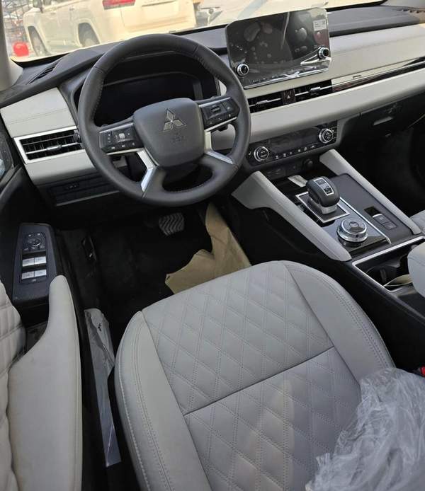 Mitsubishi Outlander H-LINE 2.5L 2026