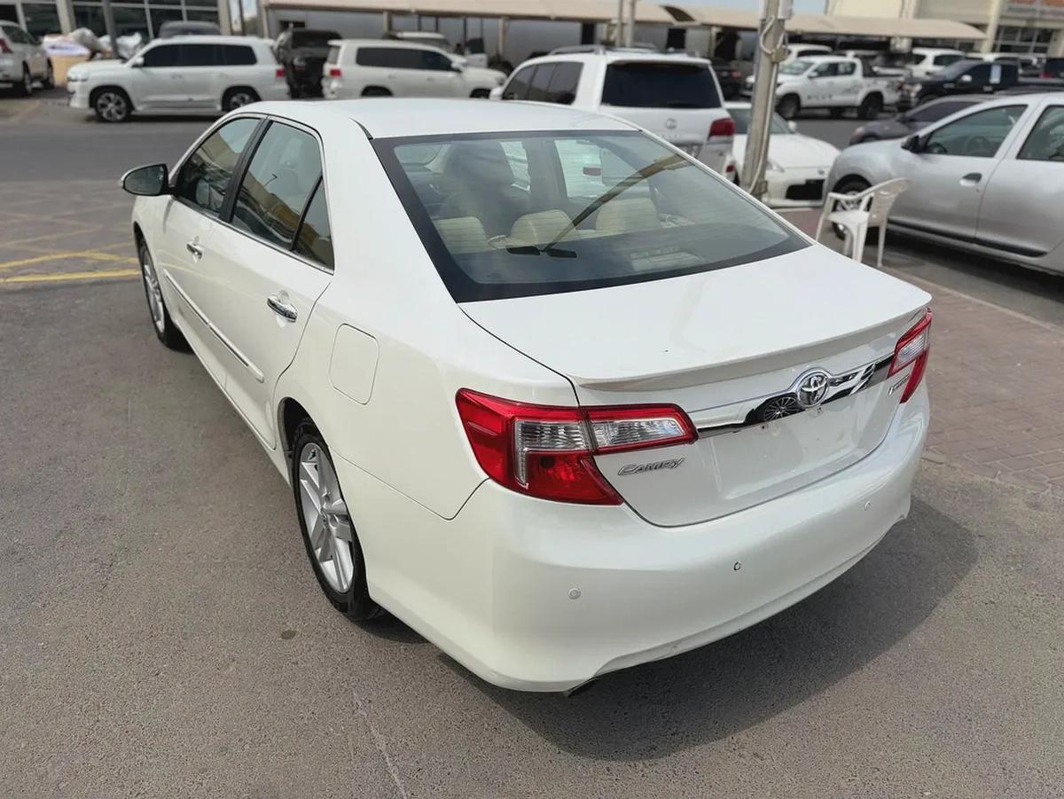 Toyota Camry 2014 Limited White-4-4