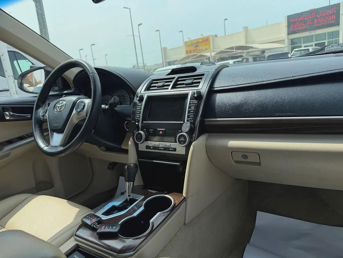 Toyota Camry 2014 Limited White-9-9