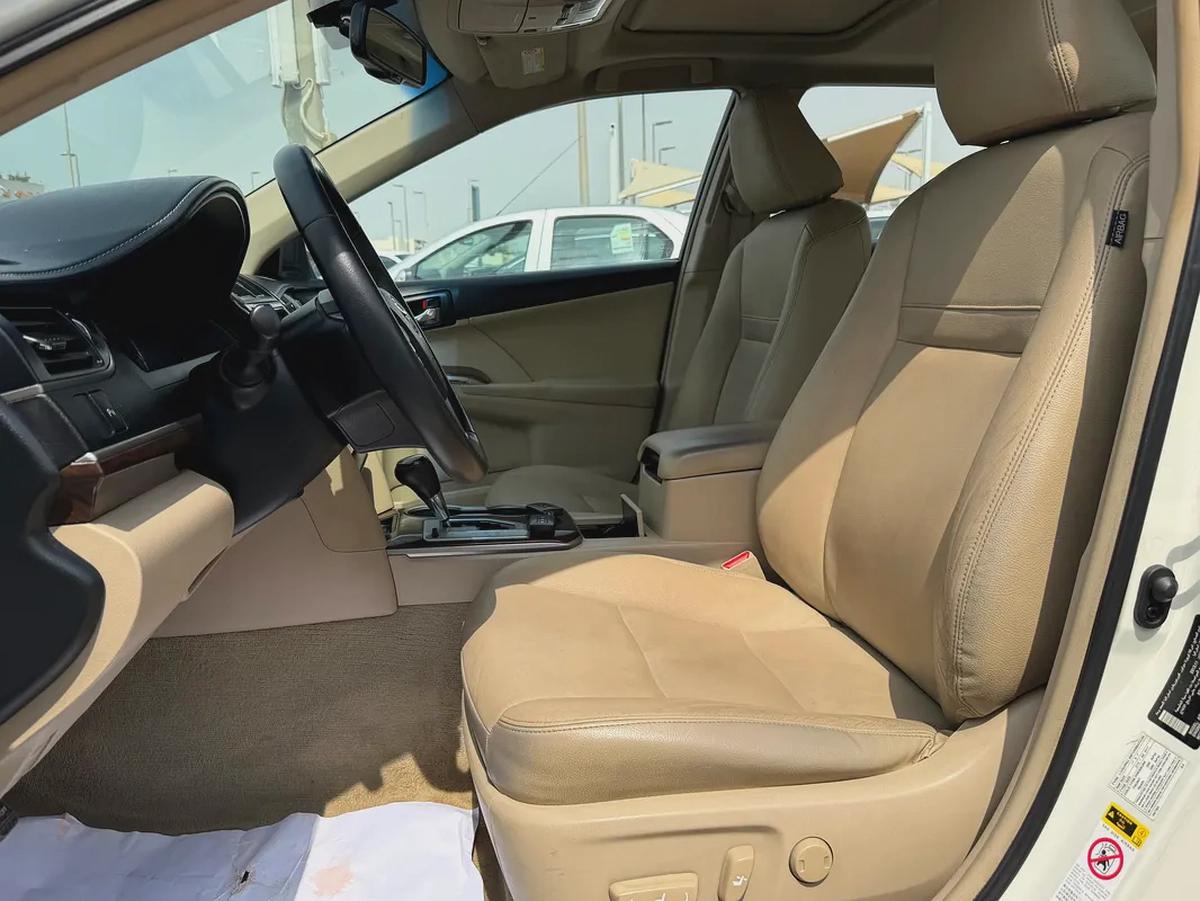 Toyota Camry 2014 Limited White-10-10
