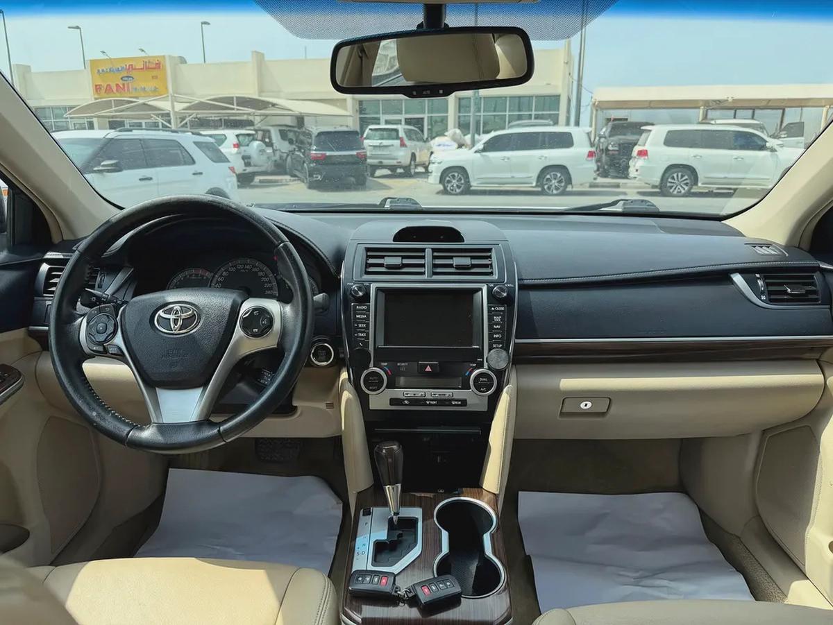 Toyota Camry 2014 Limited White-11-11