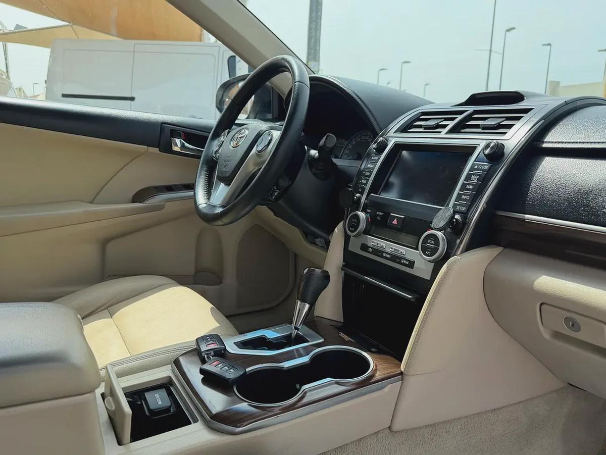 Toyota Camry 2014 Limited White-13-13