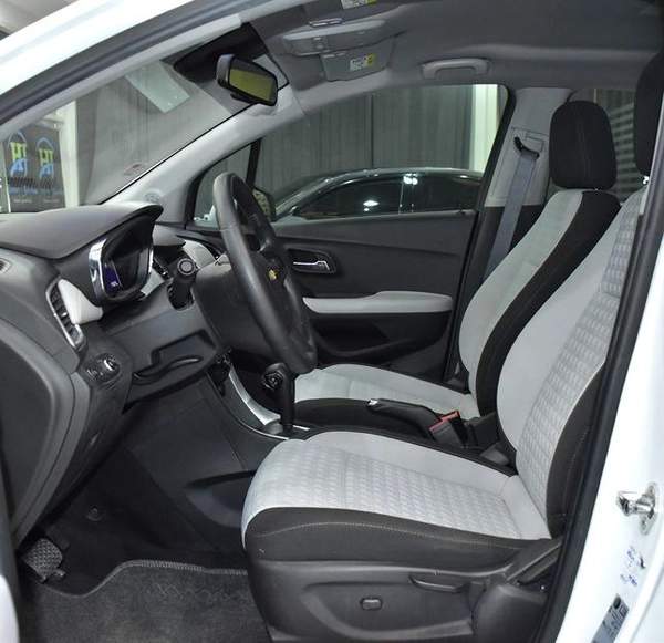 Chevrolet Trax LT ( 2017 Model ) in White Color GCC Specs