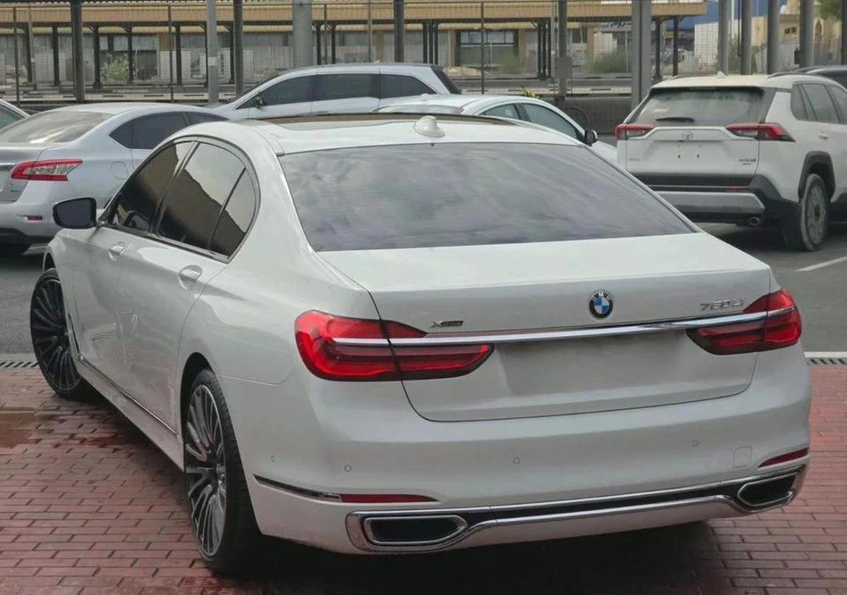 BMW 750i XDrive Luxury Original paint 2016 GCC -5-5