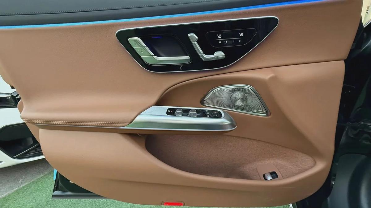 Mercedes E300 model 2025 brand new with contract service مرسيدس اي ٣٠٠ موديل ٢٠٢٥ جديدة مع عقد صيانة-7-7