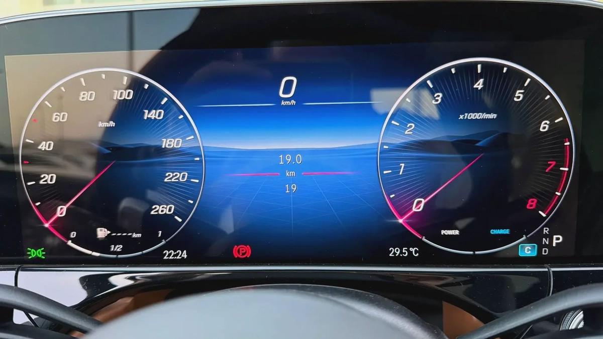 Mercedes E300 model 2025 brand new with contract service مرسيدس اي ٣٠٠ موديل ٢٠٢٥ جديدة مع عقد صيانة-11-11