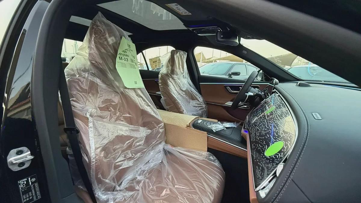 Mercedes E300 model 2025 brand new with contract service مرسيدس اي ٣٠٠ موديل ٢٠٢٥ جديدة مع عقد صيانة-13-13