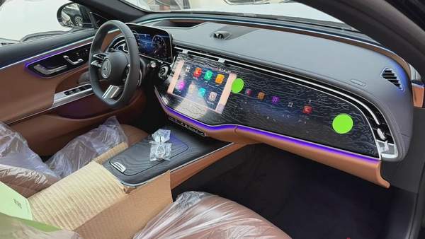 Mercedes E300 model 2025 brand new with contract service مرسيدس اي ٣٠٠ موديل ٢٠٢٥ جديدة مع عقد صيانة