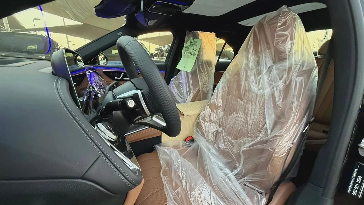 Mercedes E300 model 2025 brand new with contract service مرسيدس اي ٣٠٠ موديل ٢٠٢٥ جديدة مع عقد صيانة-17-17