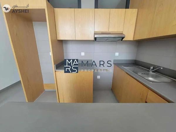 Sweet Studio | Mid Floor | Community View |