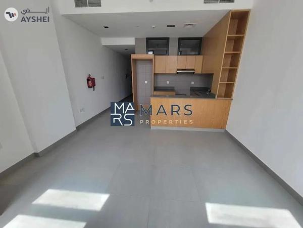 Sweet Studio | Mid Floor | Community View |