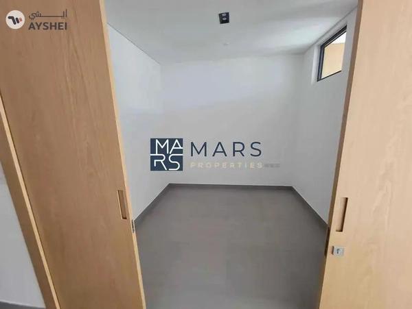 Sweet Studio | Mid Floor | Community View |