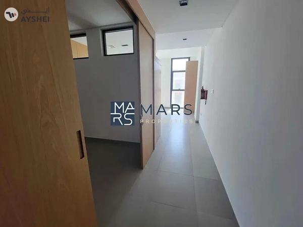 Sweet Studio | Mid Floor | Community View |