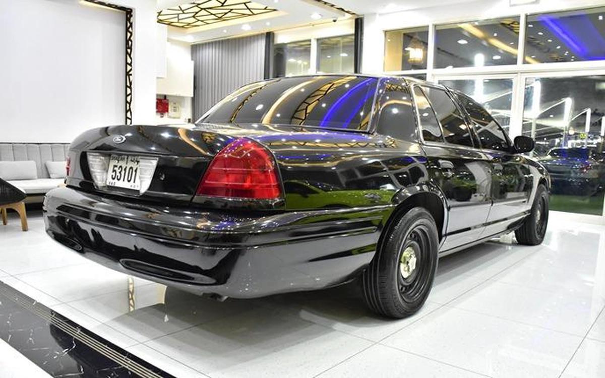 Ford Crown Victoria ( 2011 Model ) in Black Color American Specs-9-9