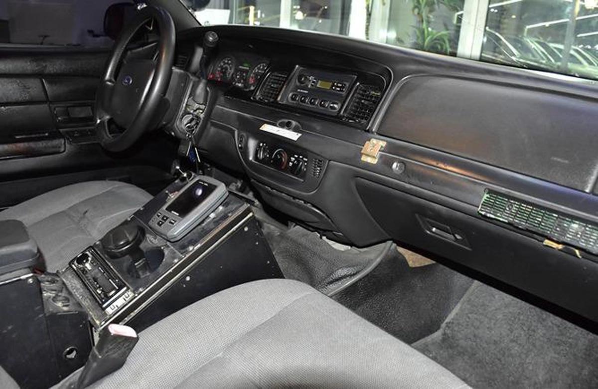 Ford Crown Victoria ( 2011 Model ) in Black Color American Specs-8-8