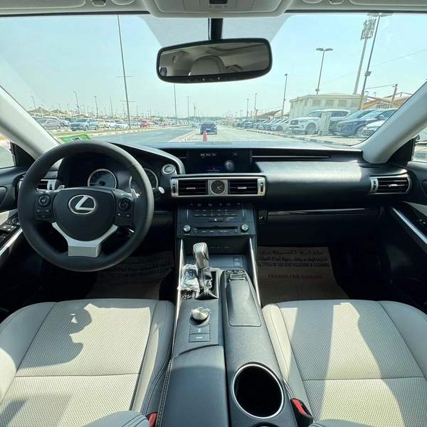 IS300 AWD 2016 | SILVER ( REF-ACD )