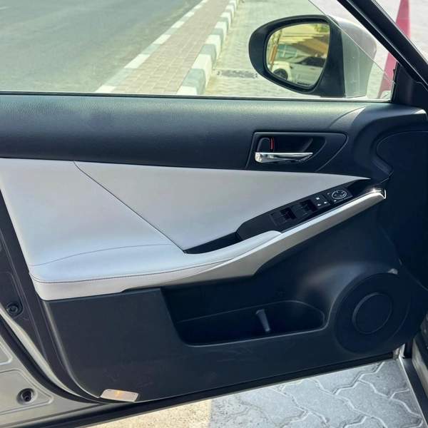 IS300 AWD 2016 | SILVER ( REF-ACD )