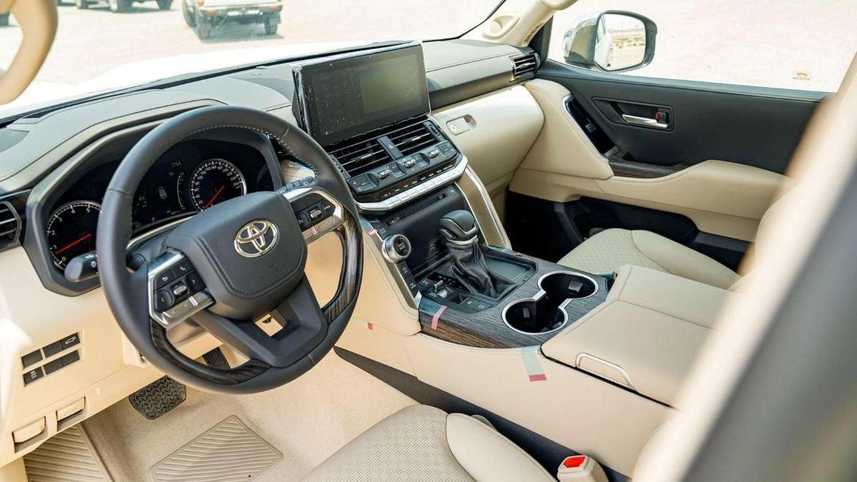 Toyota Land Cruiser VXR 3.5L-6-6