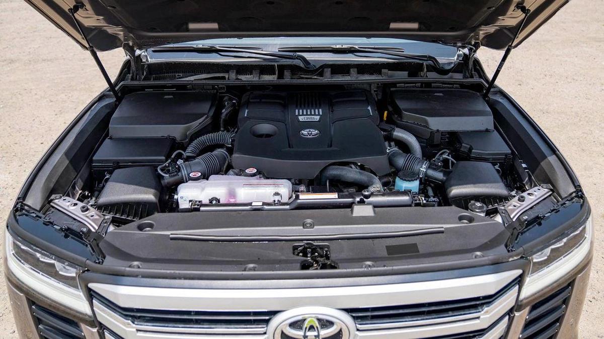 Toyota Land Cruiser VXR 3.5L-8-8