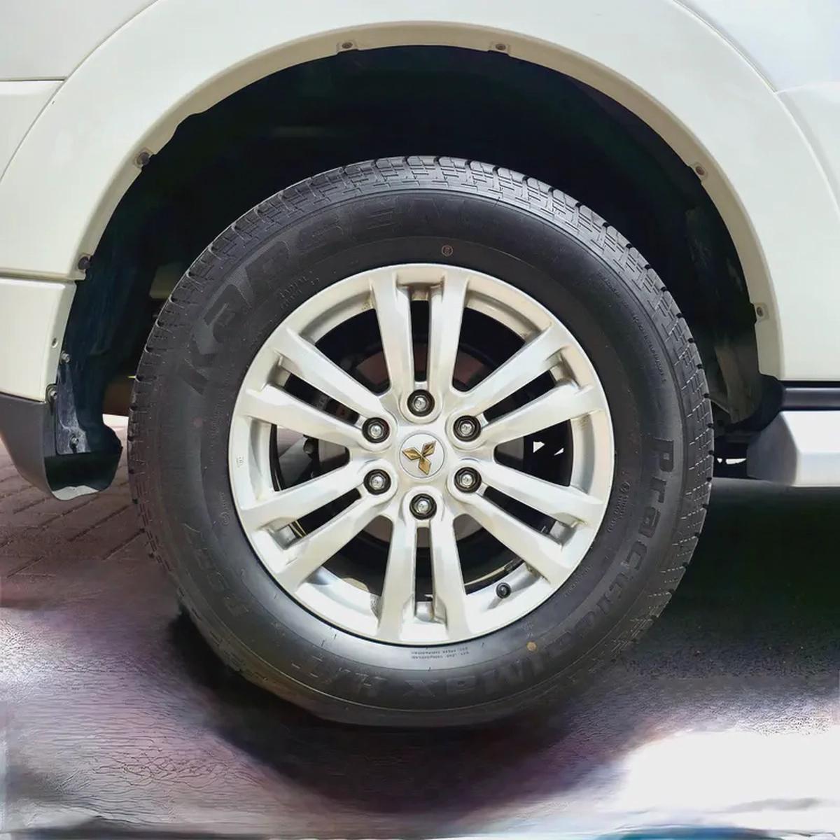 ZERO ACCIDENT II LIKE NEW II FULL SERVICE AVAILABLE II 0 FAULT II GCC Specs - Excellent Condition-19-19