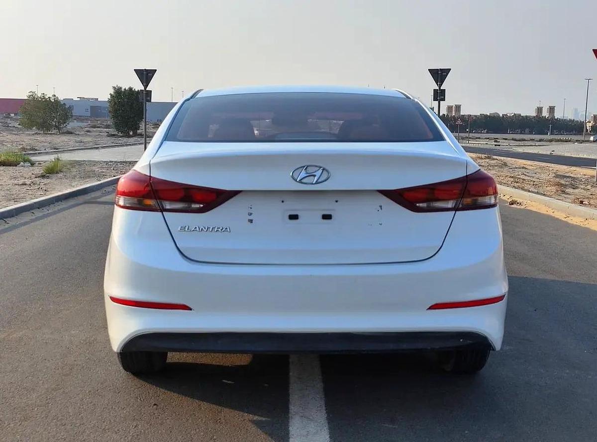 Hyundai Elantra Comfort-5-5