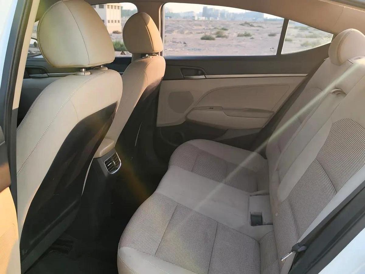 Hyundai Elantra Comfort-1-1