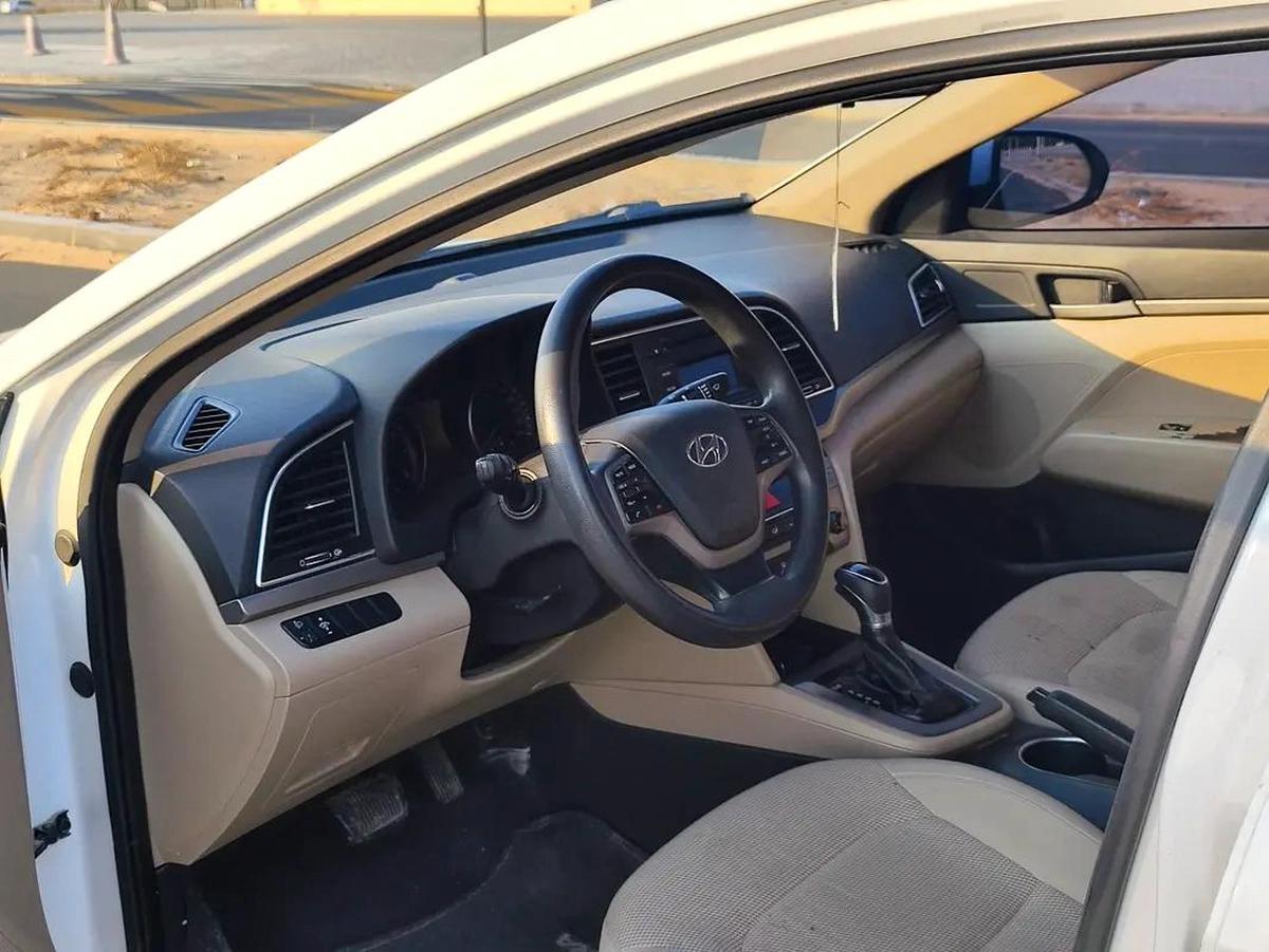 Hyundai Elantra Comfort-8-8