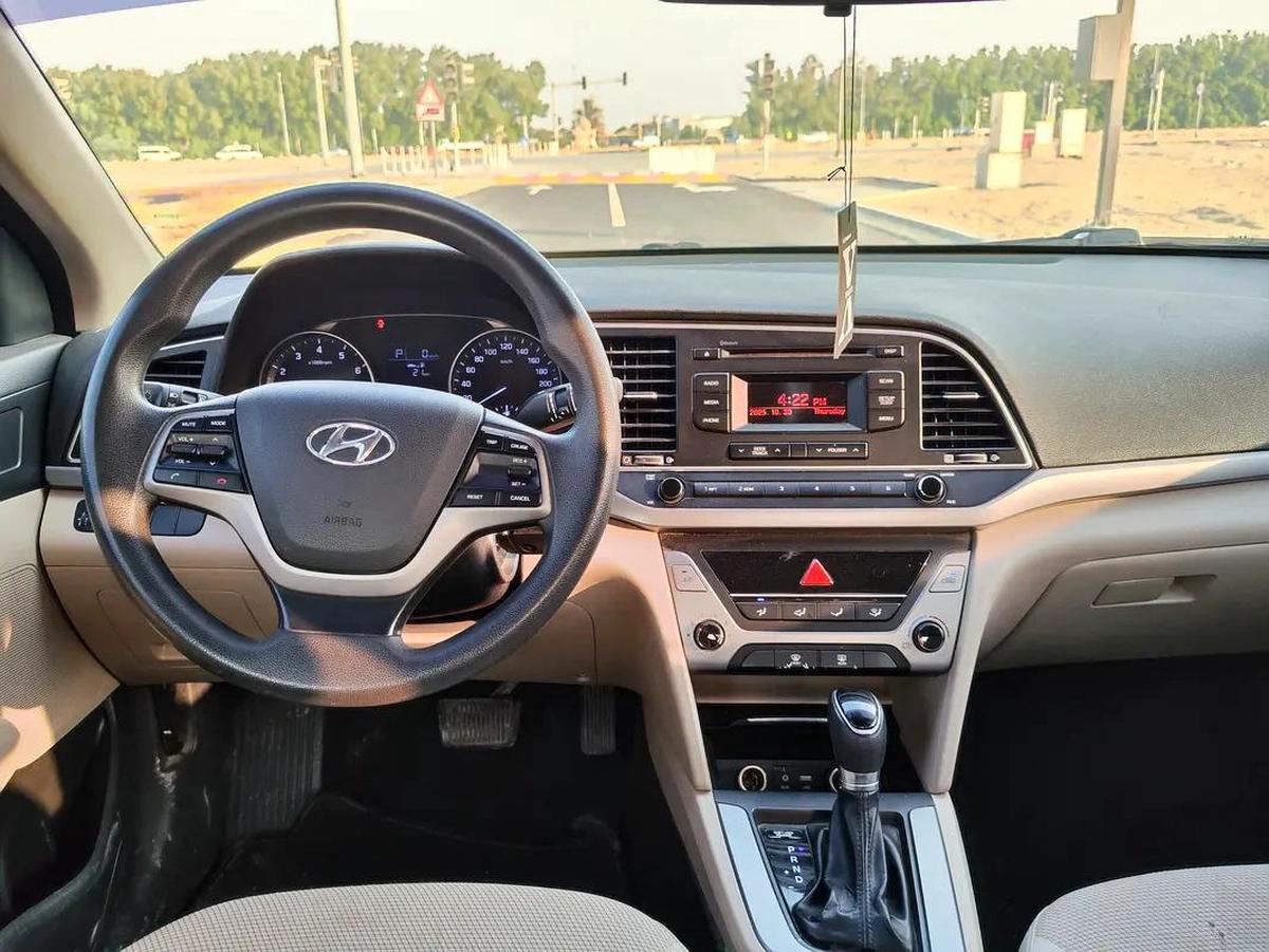 Hyundai Elantra Comfort-4-4