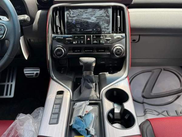 Lexus LX600 Fsport 3.5L twin turbo Model 2026