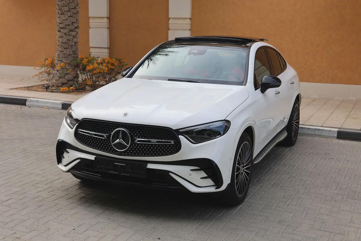 GLC300 4MATIC AMG - GCC SPECS - 340 KM ONLY - WARRANTY / SERVICE FROM GARGASH - ACCIDENT FREE --2-2