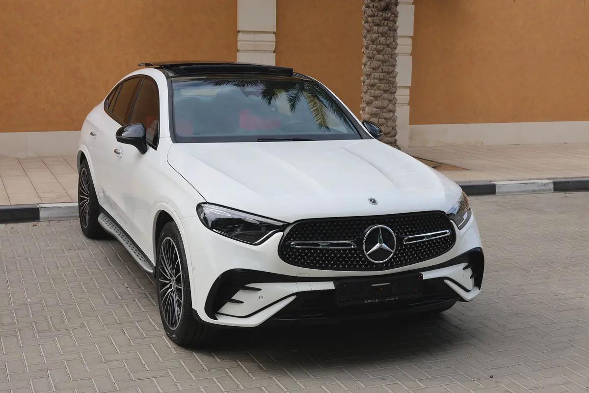 GLC300 4MATIC AMG - GCC SPECS - 340 KM ONLY - WARRANTY / SERVICE FROM GARGASH - ACCIDENT FREE --3-3