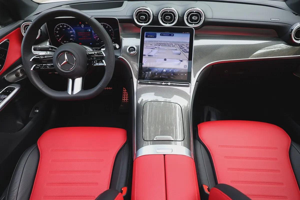 GLC300 4MATIC AMG - GCC SPECS - 340 KM ONLY - WARRANTY / SERVICE FROM GARGASH - ACCIDENT FREE --15-15