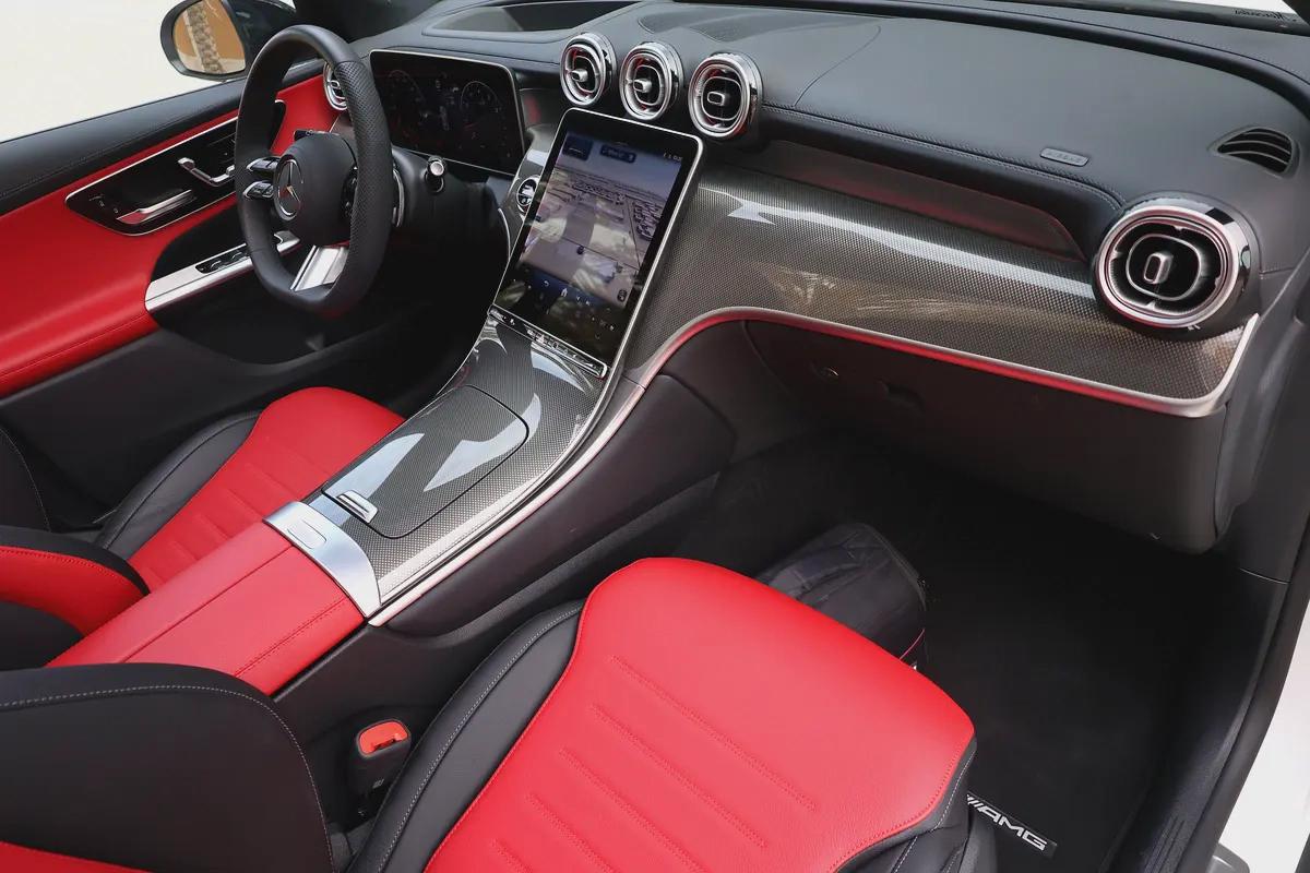 GLC300 4MATIC AMG - GCC SPECS - 340 KM ONLY - WARRANTY / SERVICE FROM GARGASH - ACCIDENT FREE --16-16