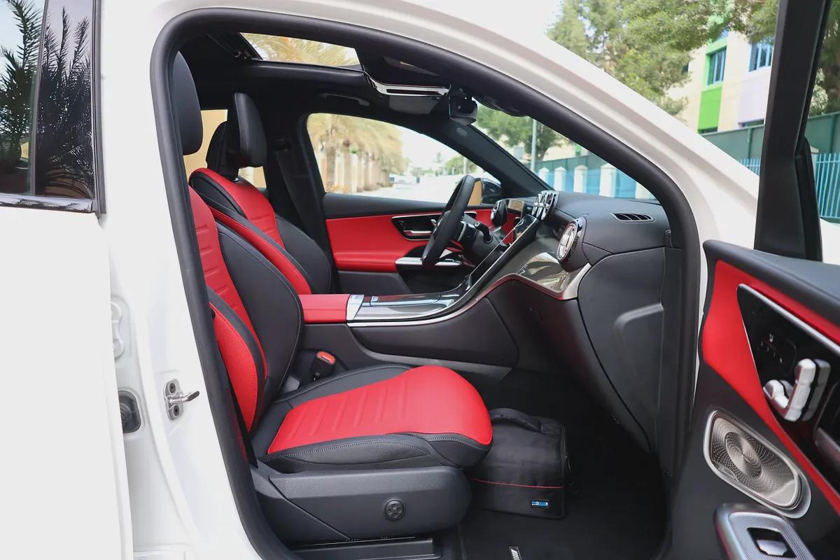 GLC300 4MATIC AMG - GCC SPECS - 340 KM ONLY - WARRANTY / SERVICE FROM GARGASH - ACCIDENT FREE --17-17