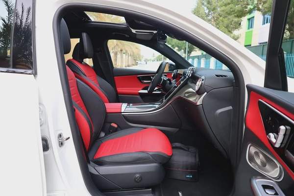 GLC300 4MATIC AMG - GCC SPECS - 340 KM ONLY - WARRANTY / SERVICE FROM GARGASH - ACCIDENT FREE -