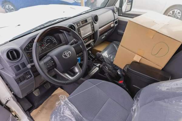 2025 Toyota Land Cruiser 70 LX - GCC Specs - Brand New!