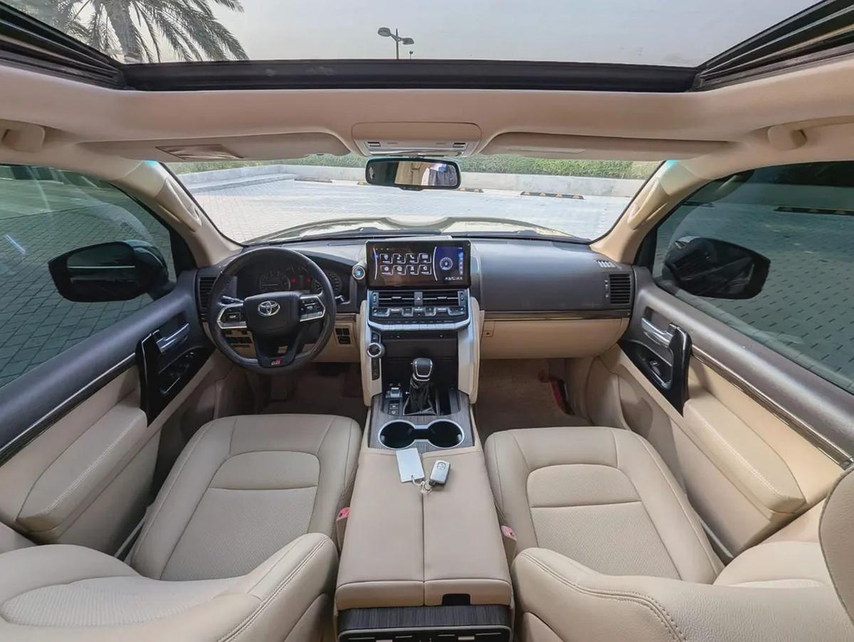 TOYOTA LAND CRUISER 2015 FACELIFTED 2025 FULL OPTION GXR V6 4.0L IN EXCELLENT CONDITION-3-3