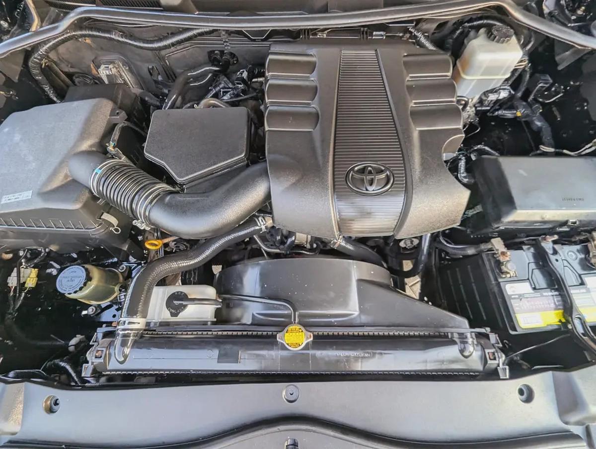 TOYOTA LAND CRUISER 2015 FACELIFTED 2025 FULL OPTION GXR V6 4.0L IN EXCELLENT CONDITION-10-10