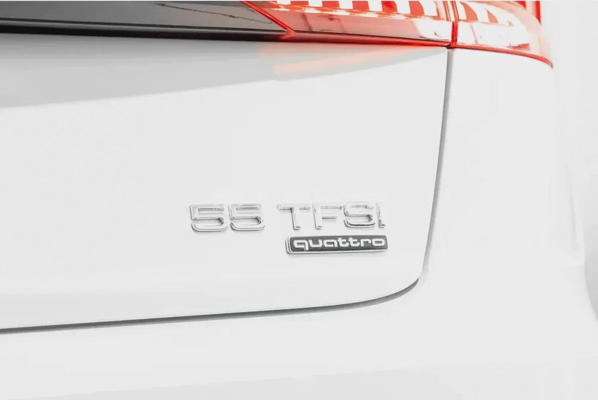 4,700 AED / 60 months | 0% DP | 2023 Audi Q8 55TFSi S-Line / Full Service History / Audi Warranty-16-16