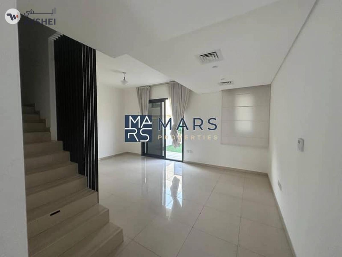 2 bhk . . . . . Luxury Living | Close to City Centre | Resale-4-4