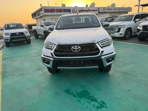 Toyota Hilux 2.4L 4X4 MANUAL DIGITAL AC 2025 MODEL GCC