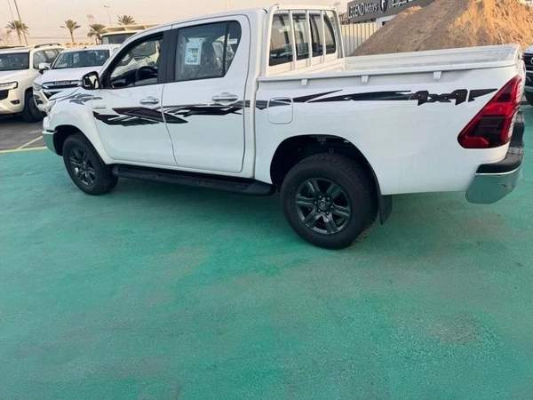 Toyota Hilux 2.4L 4X4 MANUAL DIGITAL AC 2025 MODEL GCC