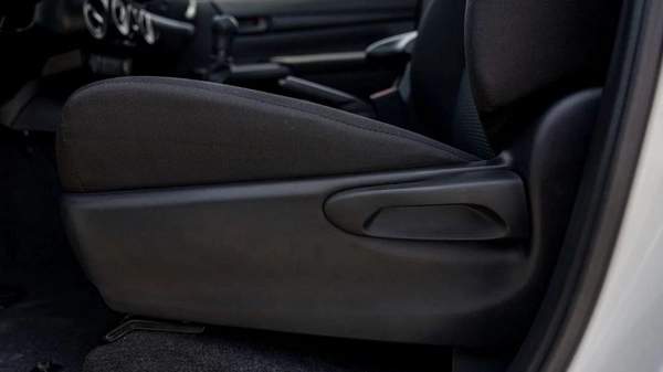 Toyota Hilux 2.4L MED OPTION DIESEL 2024