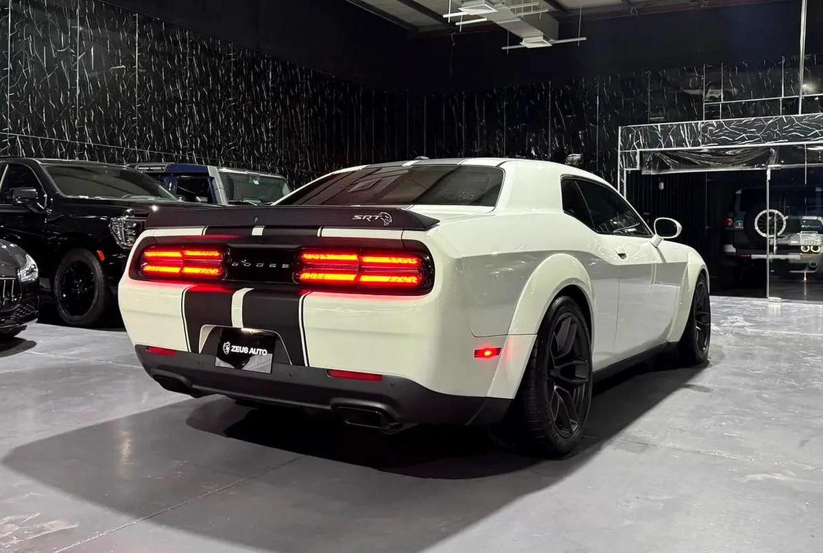 GCC Specs 2018 Dodge Challenger Hellcat Widebody - Pristine Condition-9-9