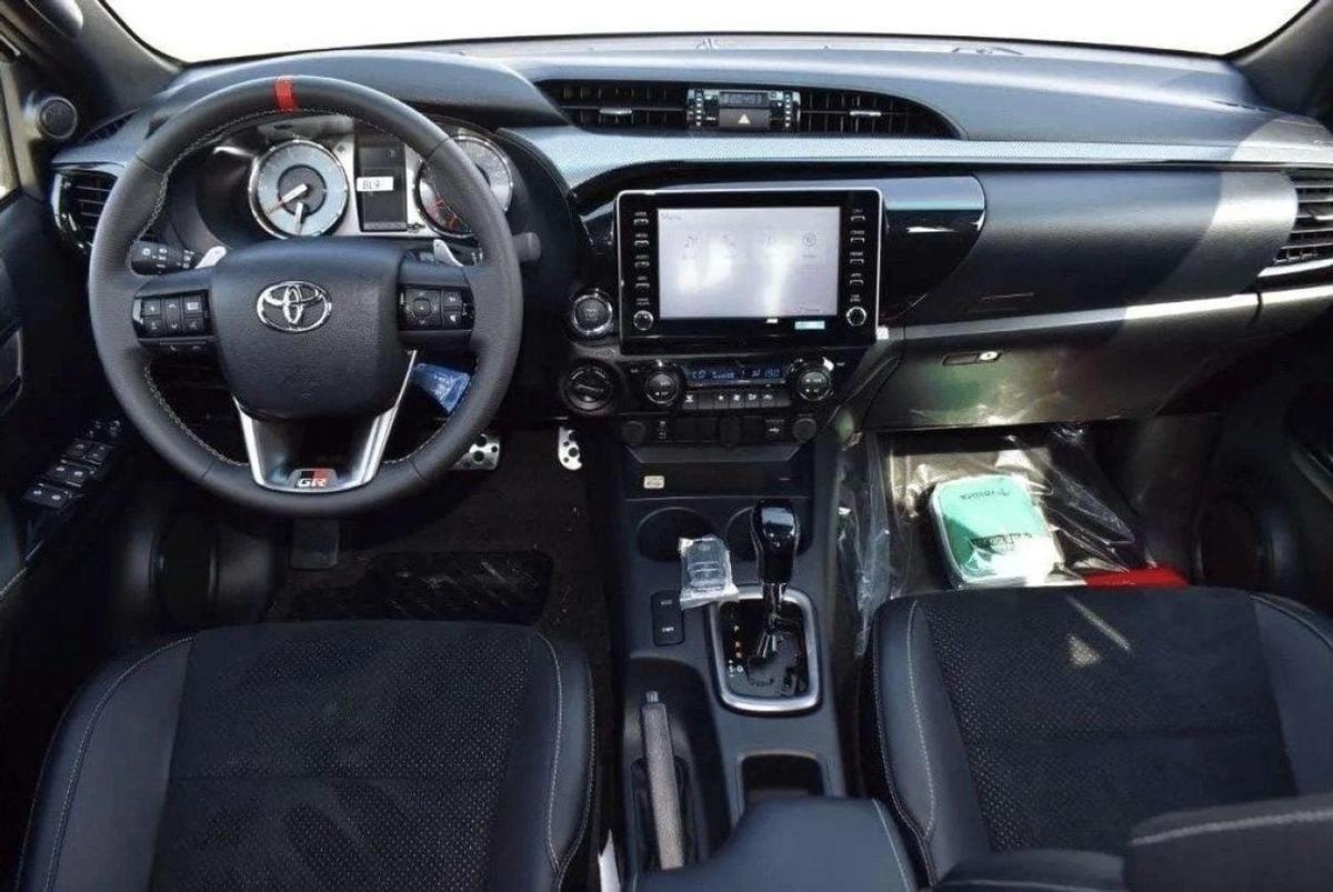 Toyota Hilux GR Sport 2.8L-4-4