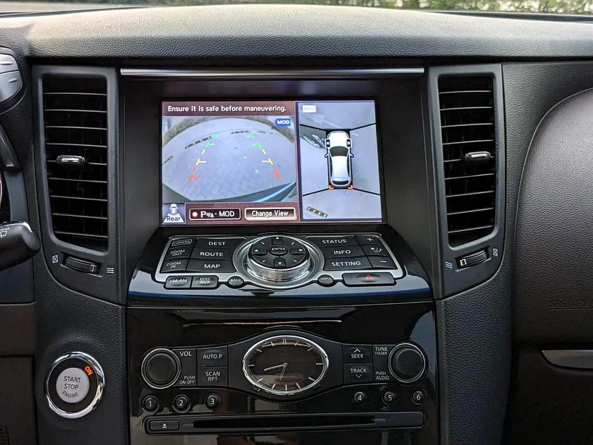 Infiniti QX70 Luxury-17-17