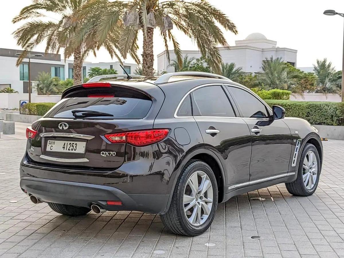 Infiniti QX70 Luxury-16-16