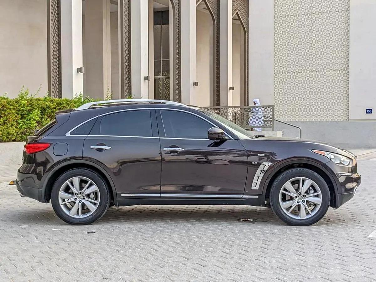 Infiniti QX70 Luxury-12-12
