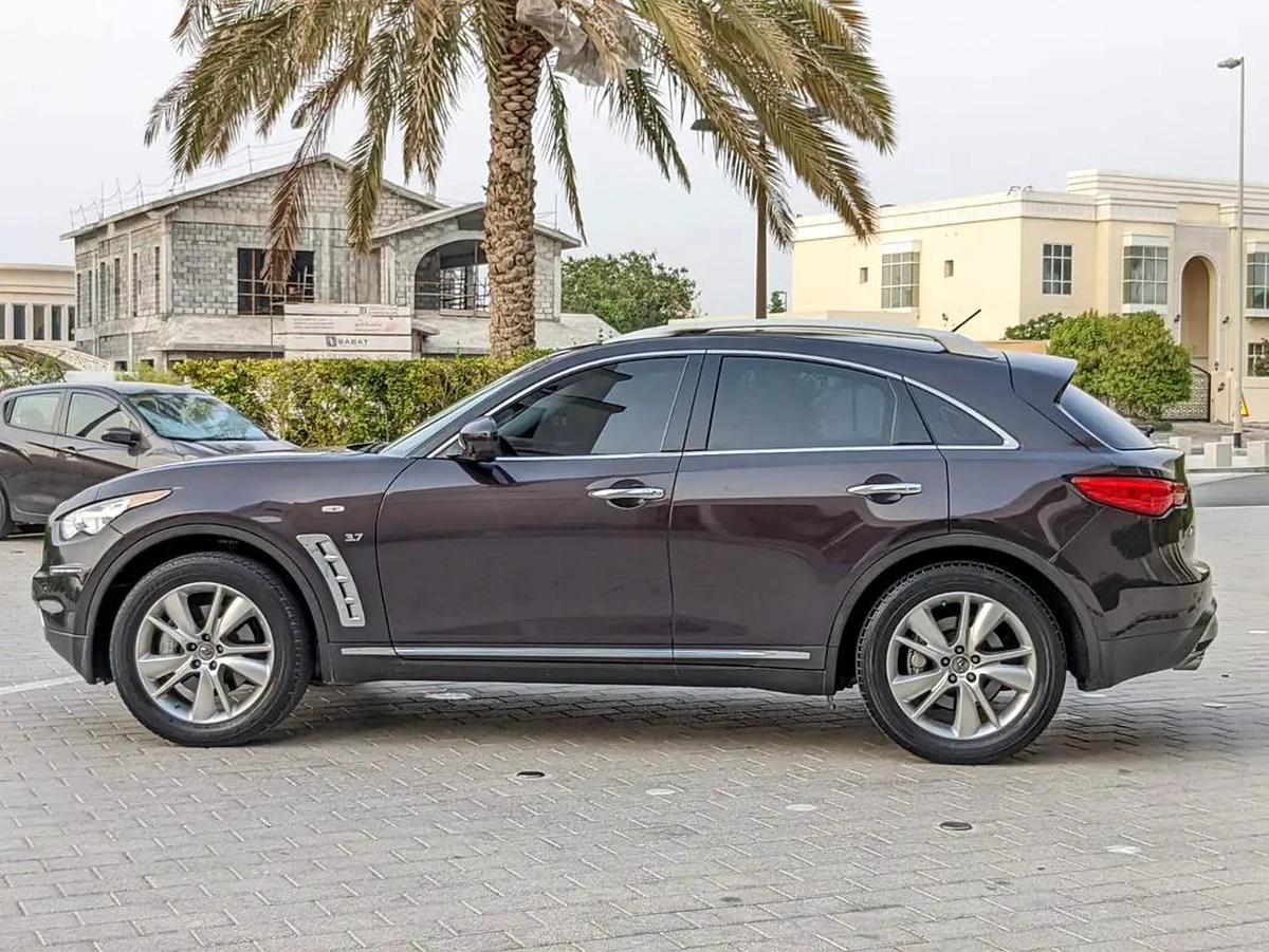 Infiniti QX70 Luxury-11-11